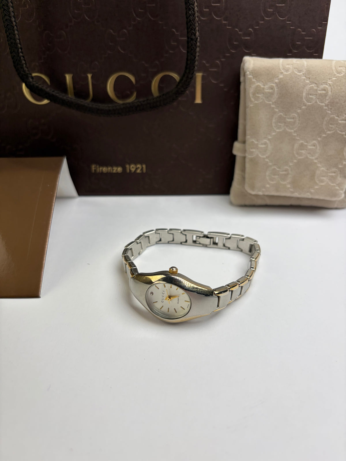 Vintage Gucci Stainless Steel Ladies Quartz Watch Late 1990s Silver Gold