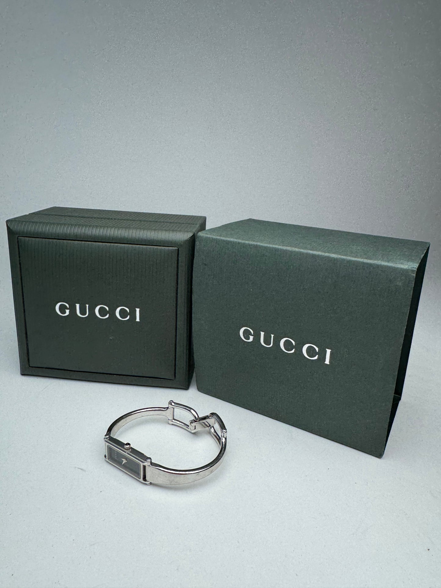 Montre Gucci vintage en acier avec mors argenté