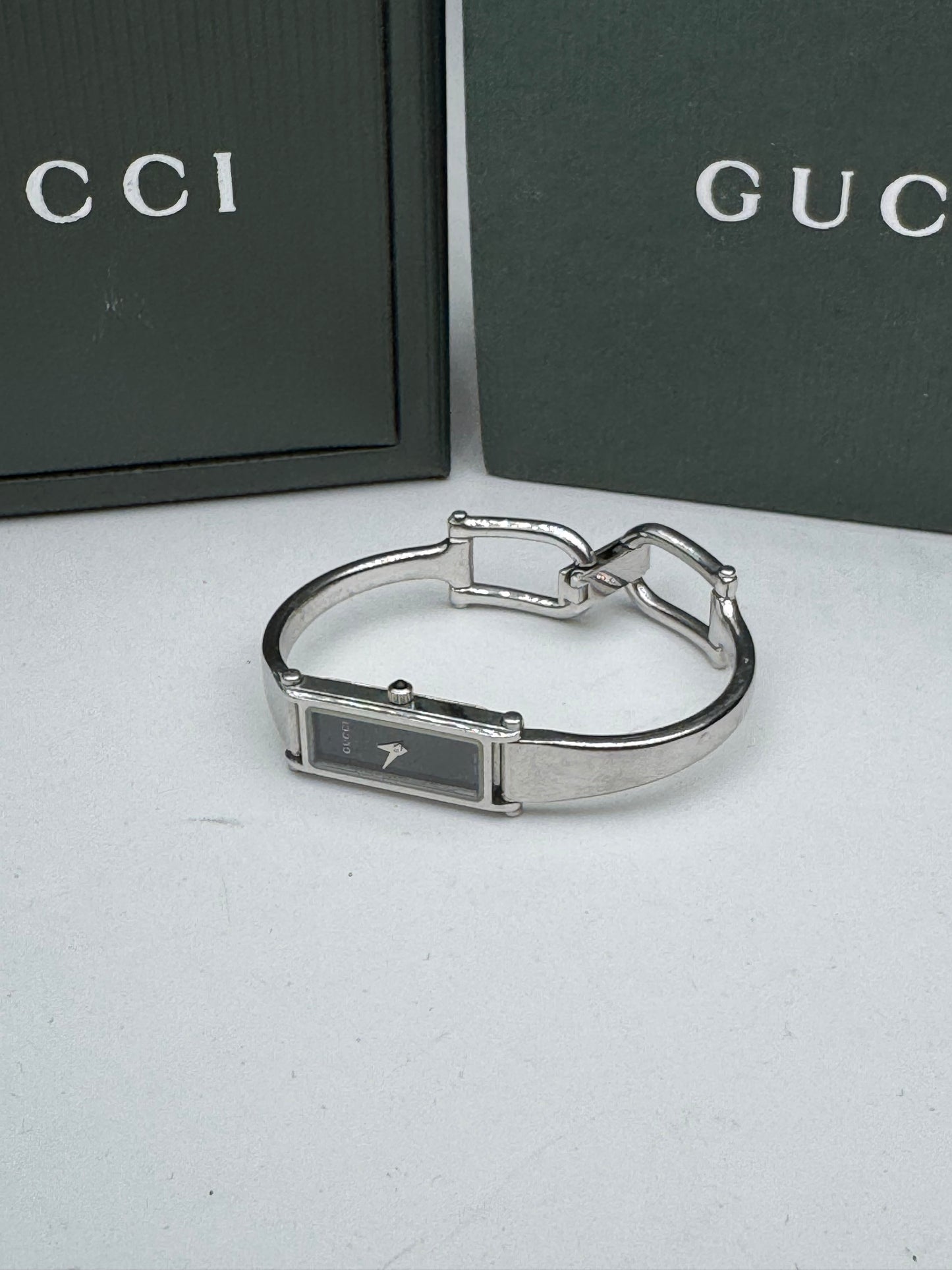 Montre Gucci vintage en acier avec mors argenté