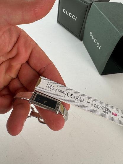 Montre Gucci vintage en acier avec mors argenté