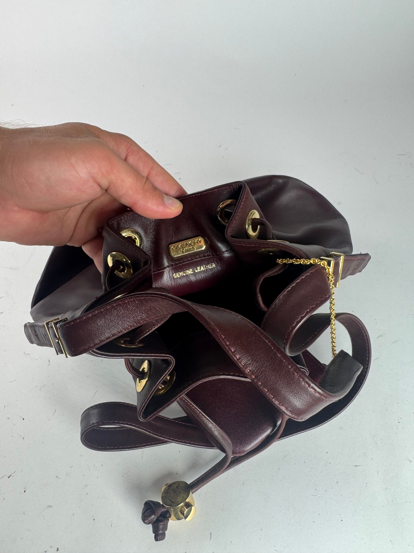 Sac seau vintage en cuir Givenchy violet