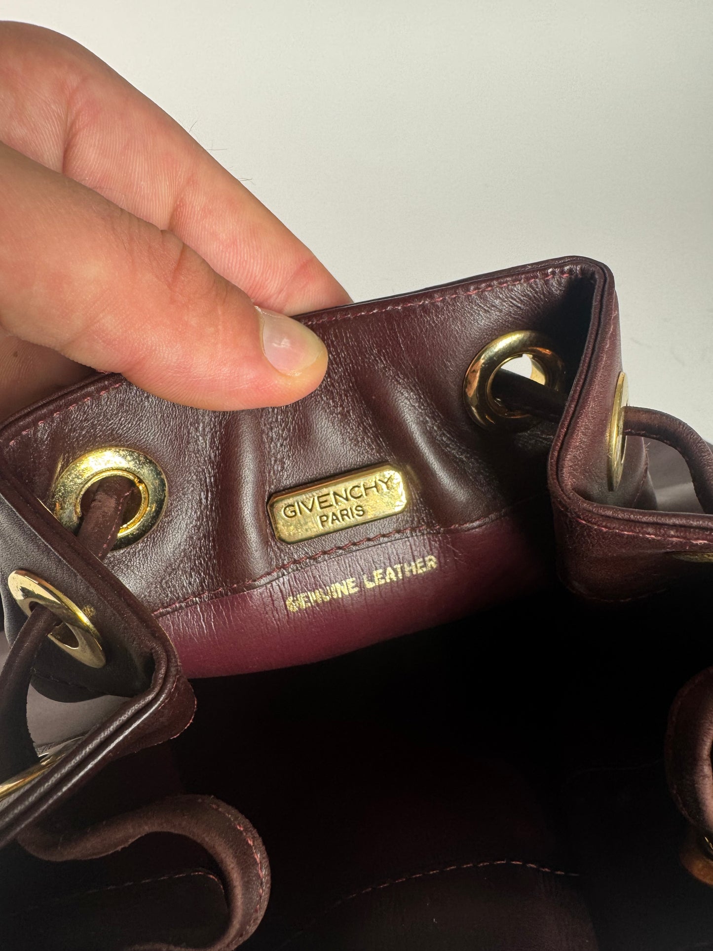 Sac seau vintage en cuir Givenchy violet