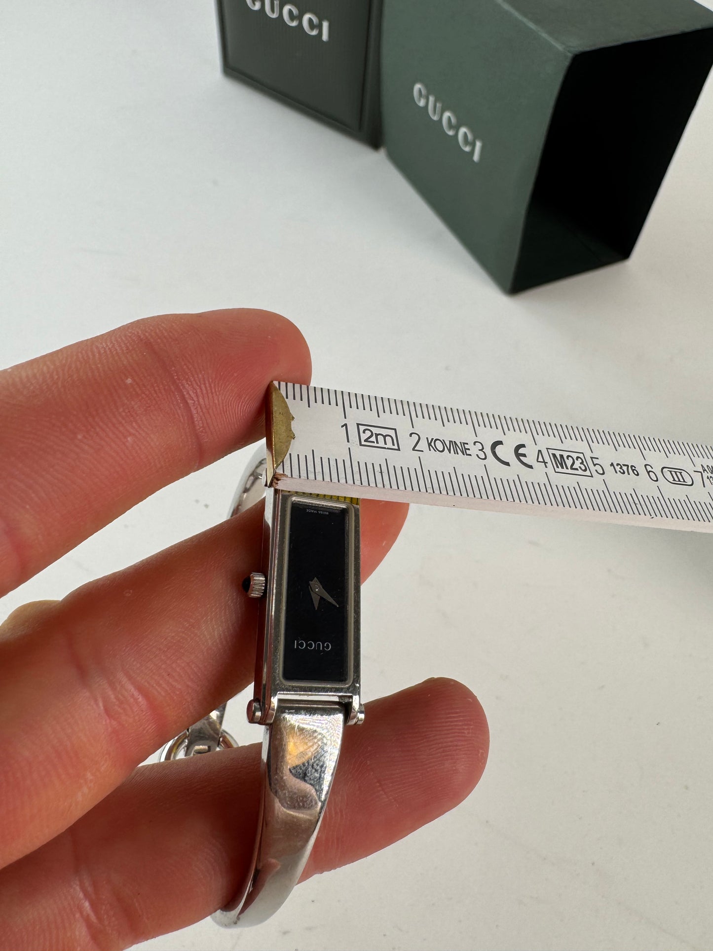 Montre Gucci vintage en acier avec mors argenté