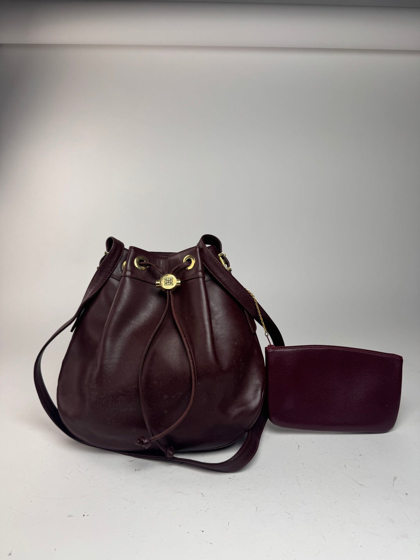 Sac seau vintage en cuir Givenchy violet