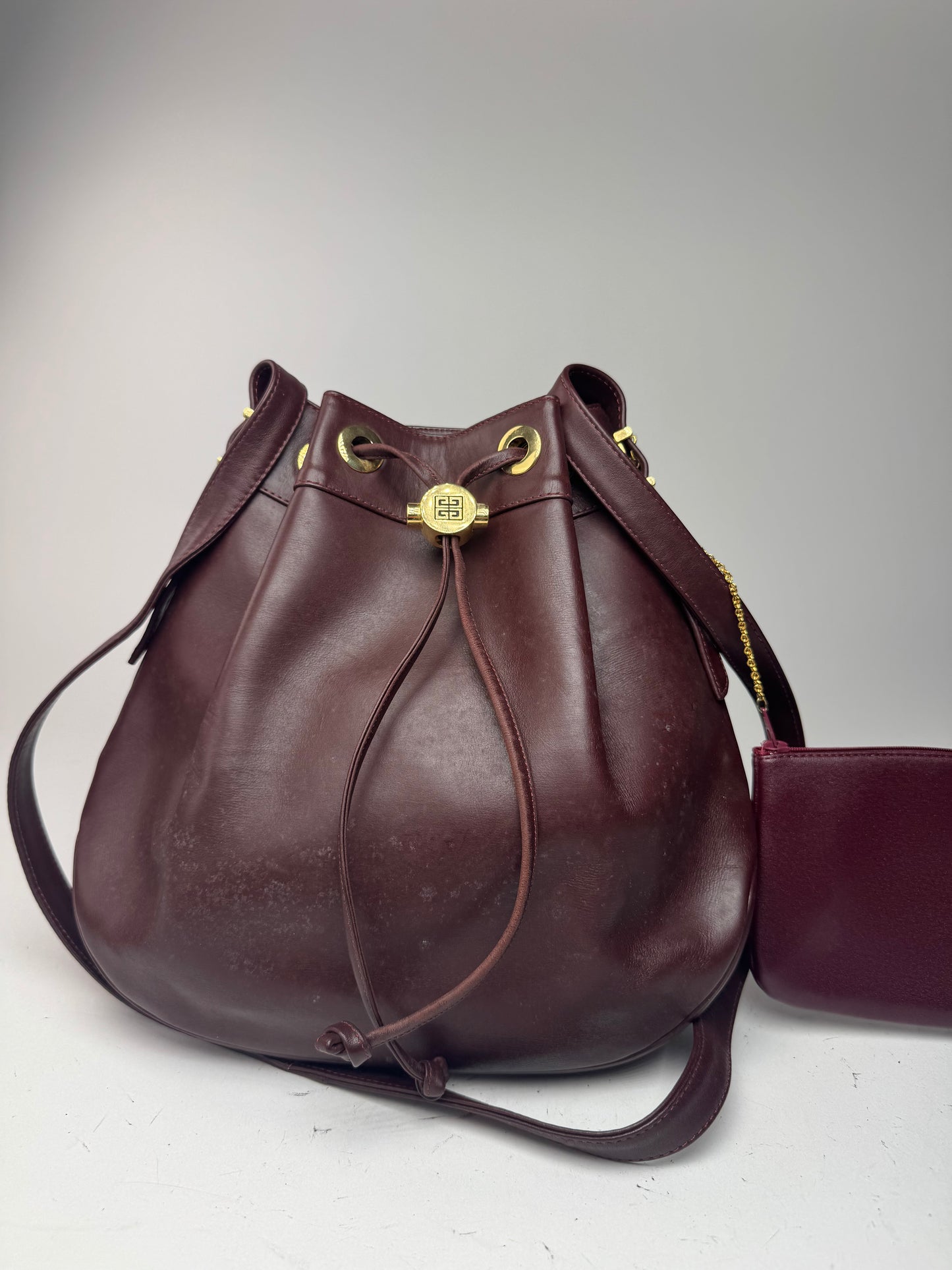 Sac seau vintage en cuir Givenchy violet