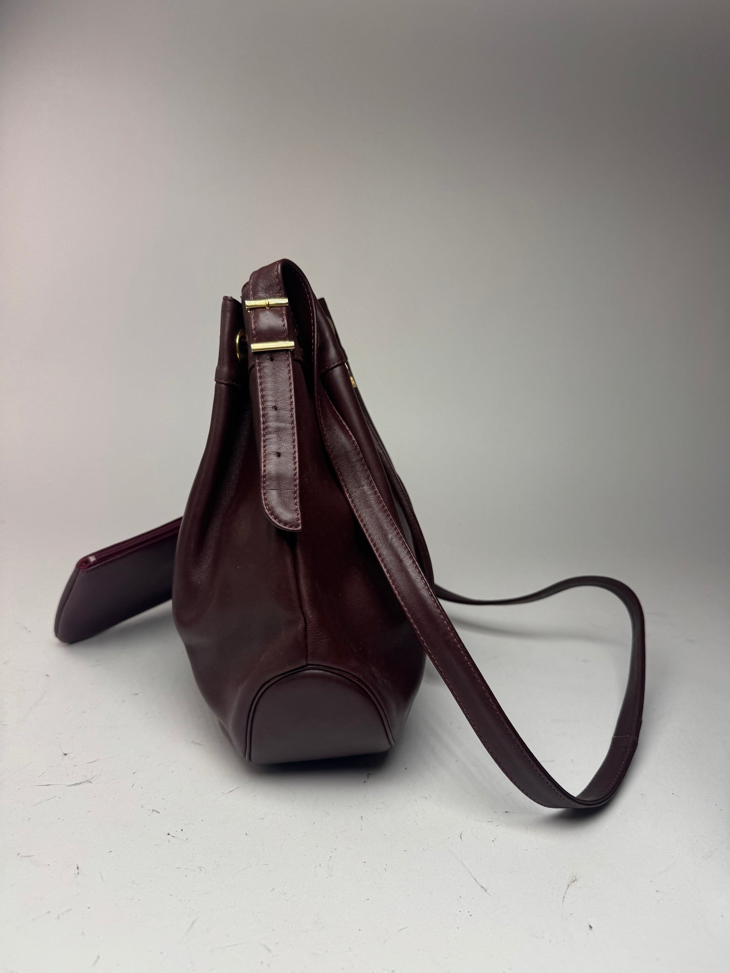 Sac seau vintage en cuir Givenchy violet