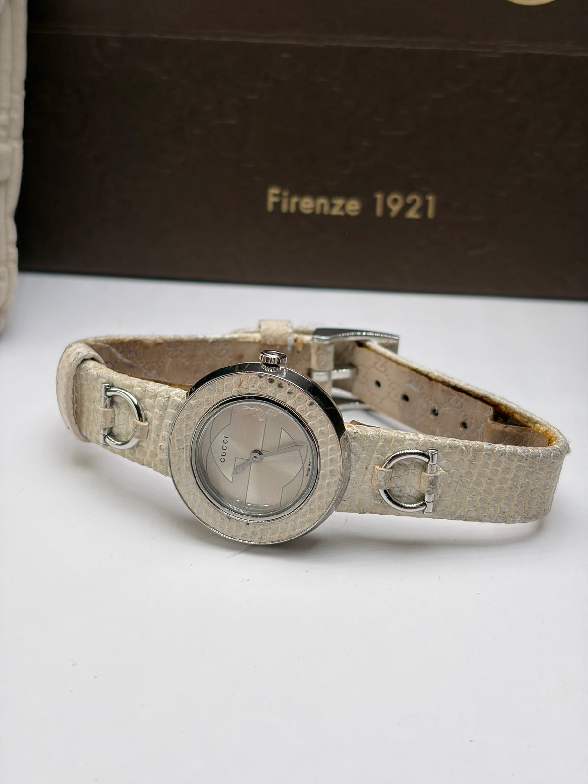 Vintage Gucci Leather Strap Watch c. 2000s Cream Silver