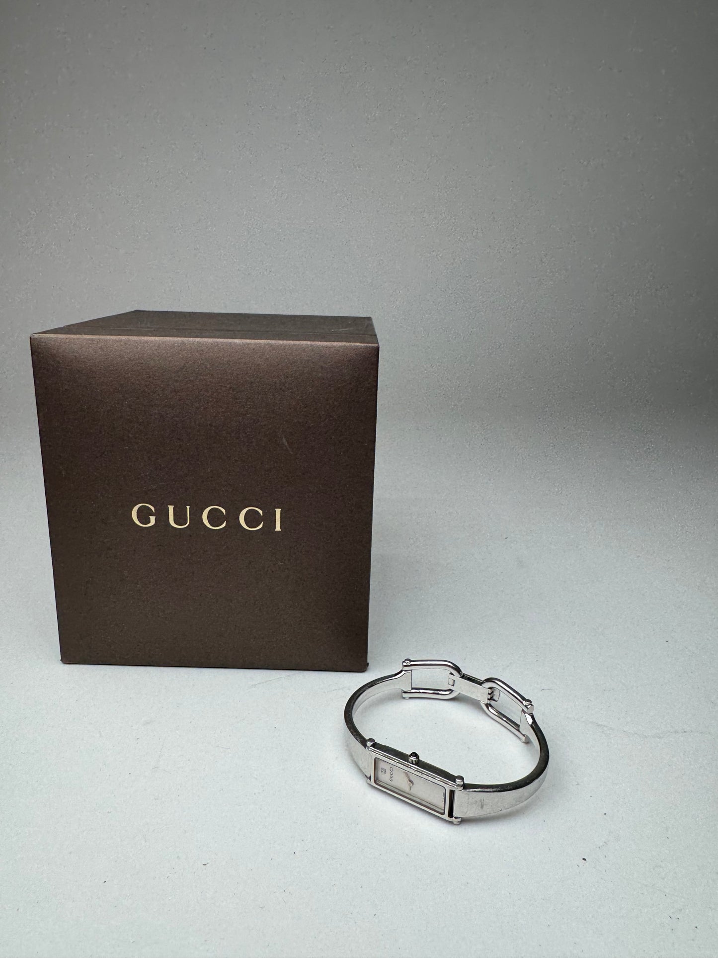 Montre Gucci vintage en acier avec mors argenté