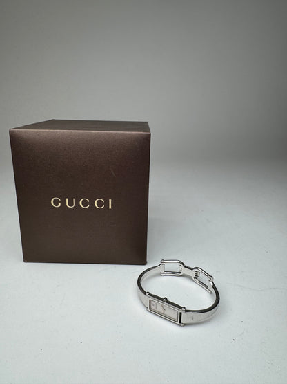 Montre Gucci vintage en acier avec mors argenté