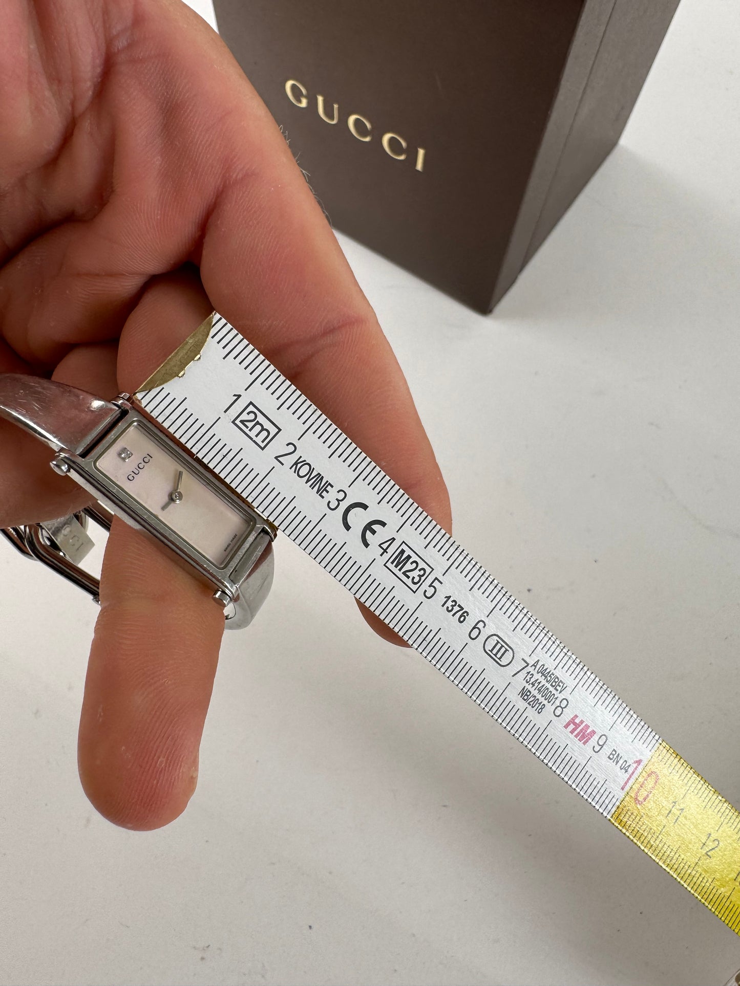 Montre Gucci vintage en acier avec mors argenté