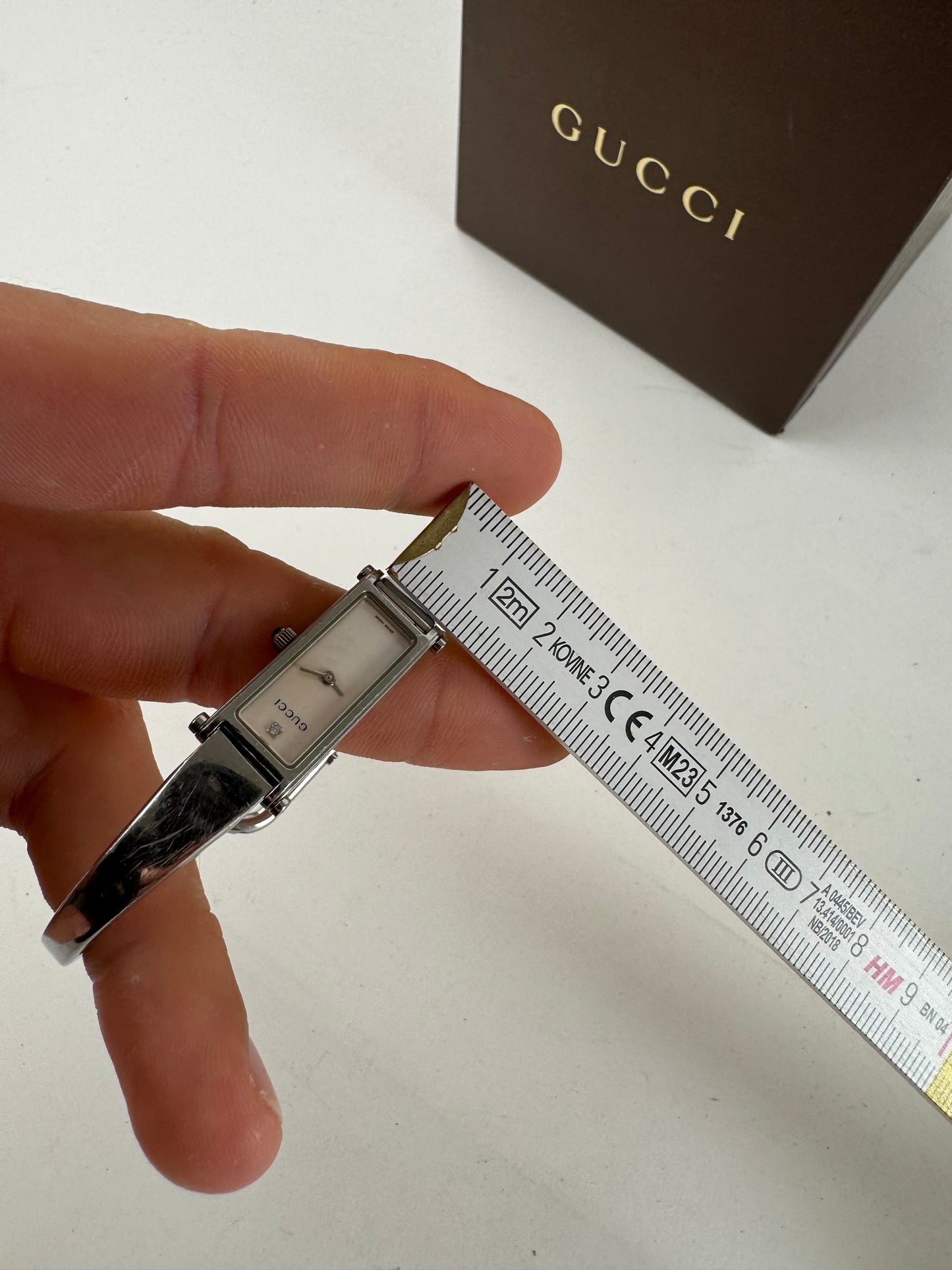 Montre Gucci vintage en acier avec mors argenté