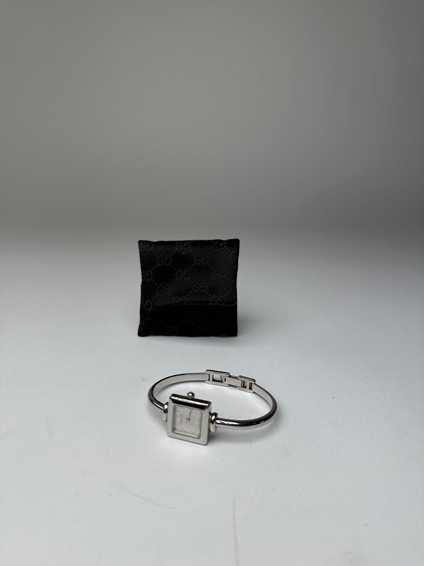 Vintage Gucci 1900L Bangle Watch Stainless Steel Silver