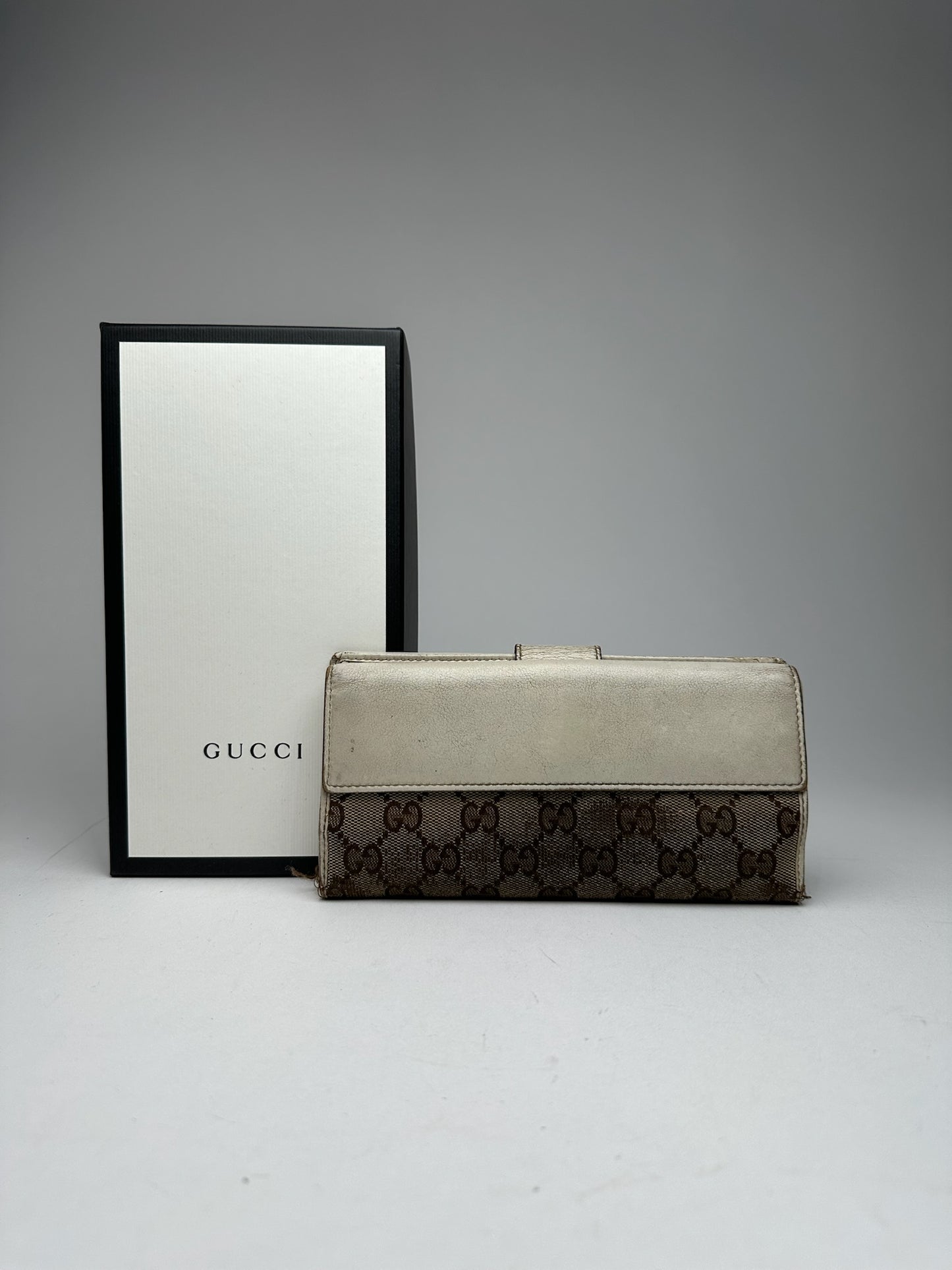 Vintage Gucci monogram wallet beige white