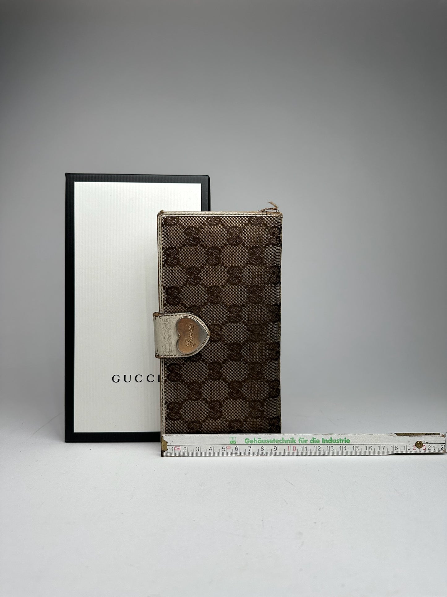 Vintage Gucci monogram wallet beige white