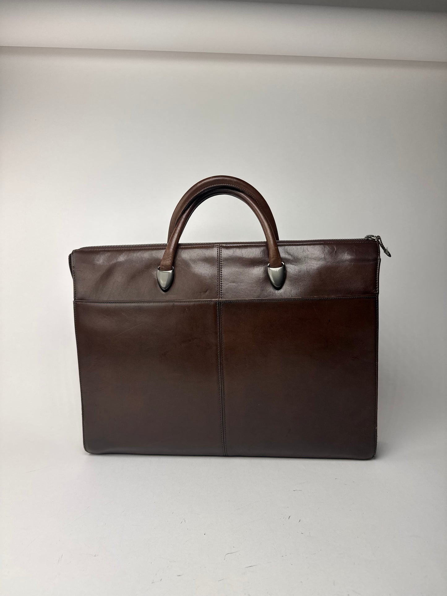 Sac vintage en cuir marron Issey Miyake