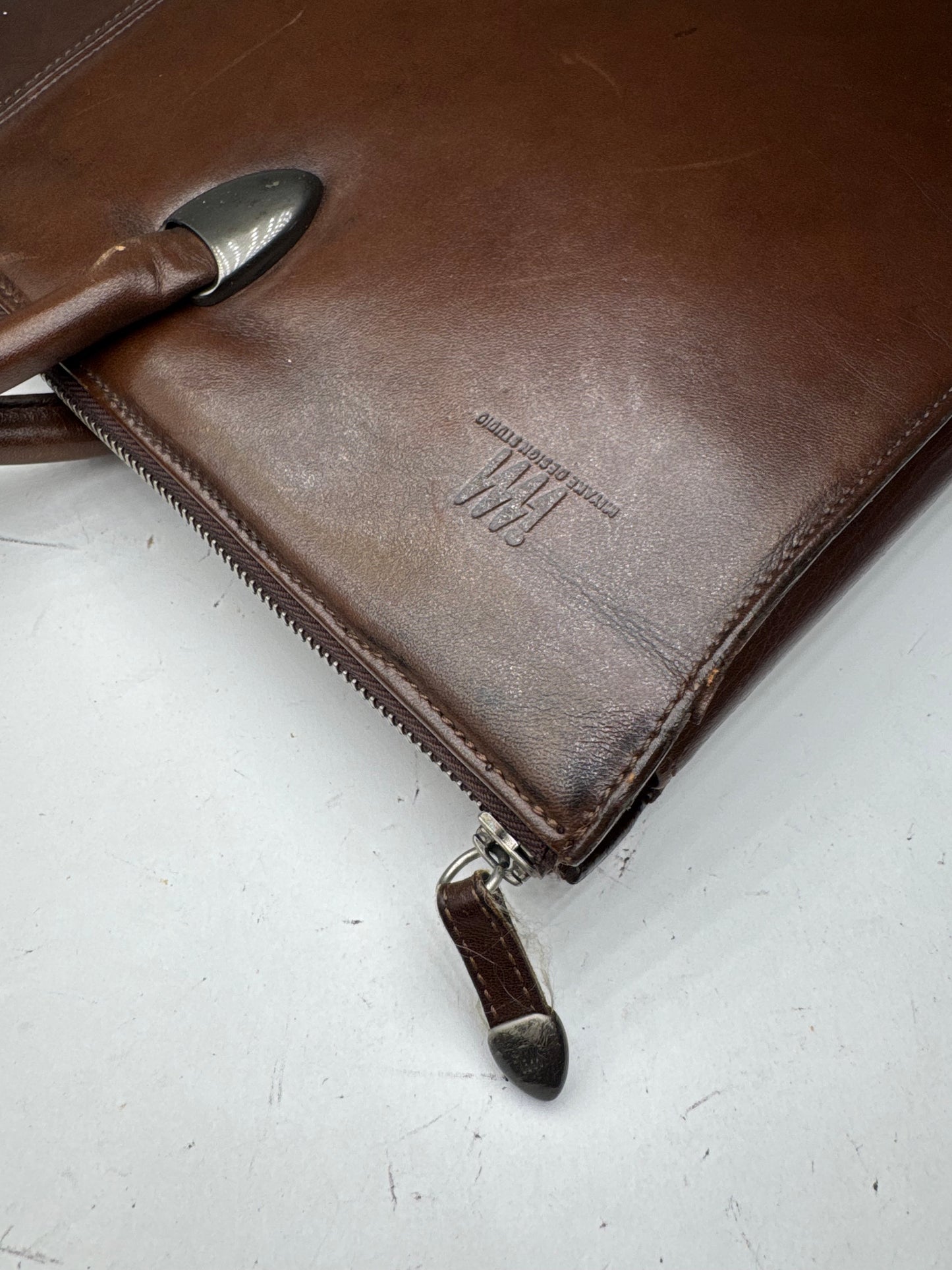 Sac vintage en cuir marron Issey Miyake