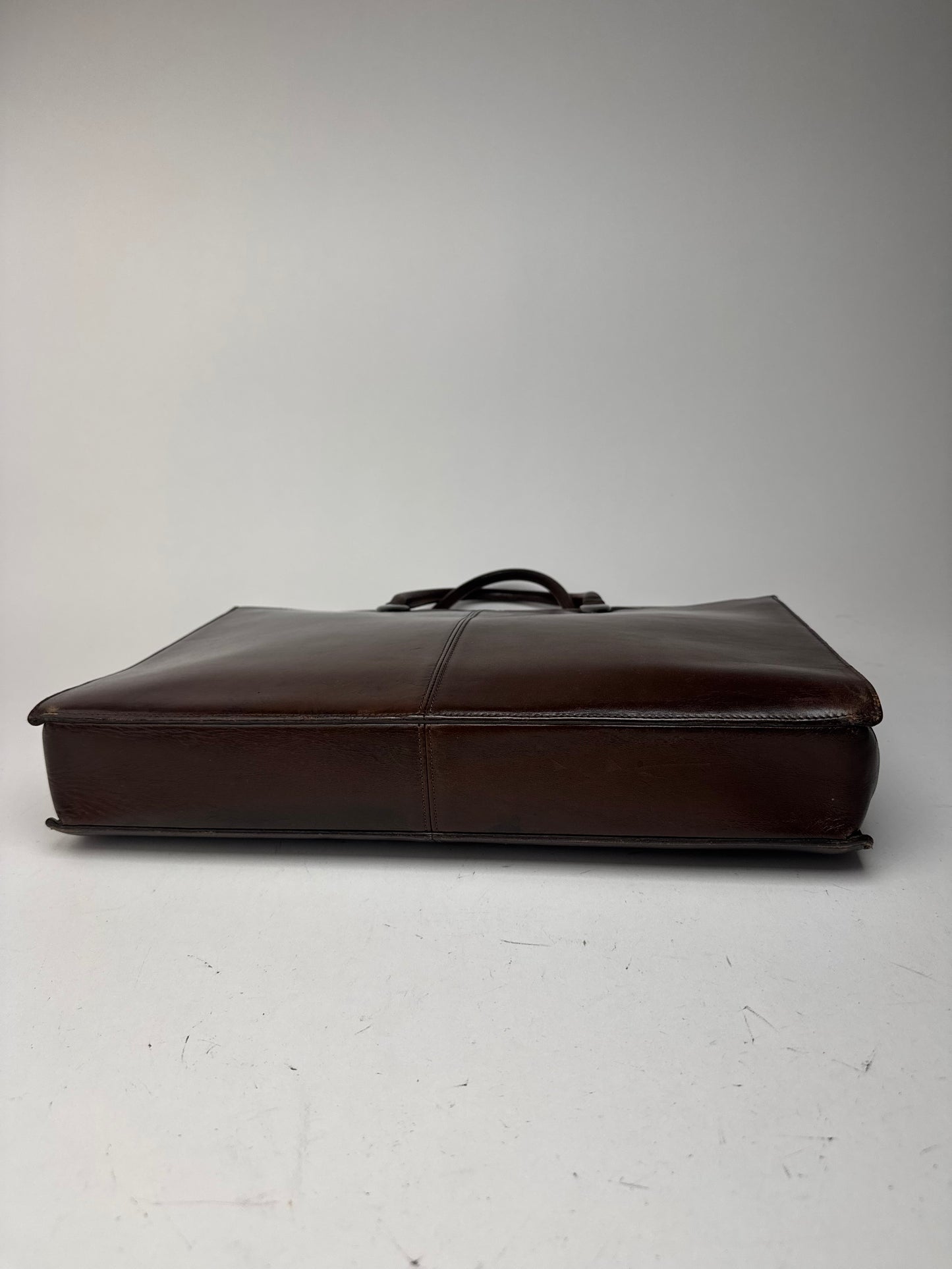 Sac vintage en cuir marron Issey Miyake