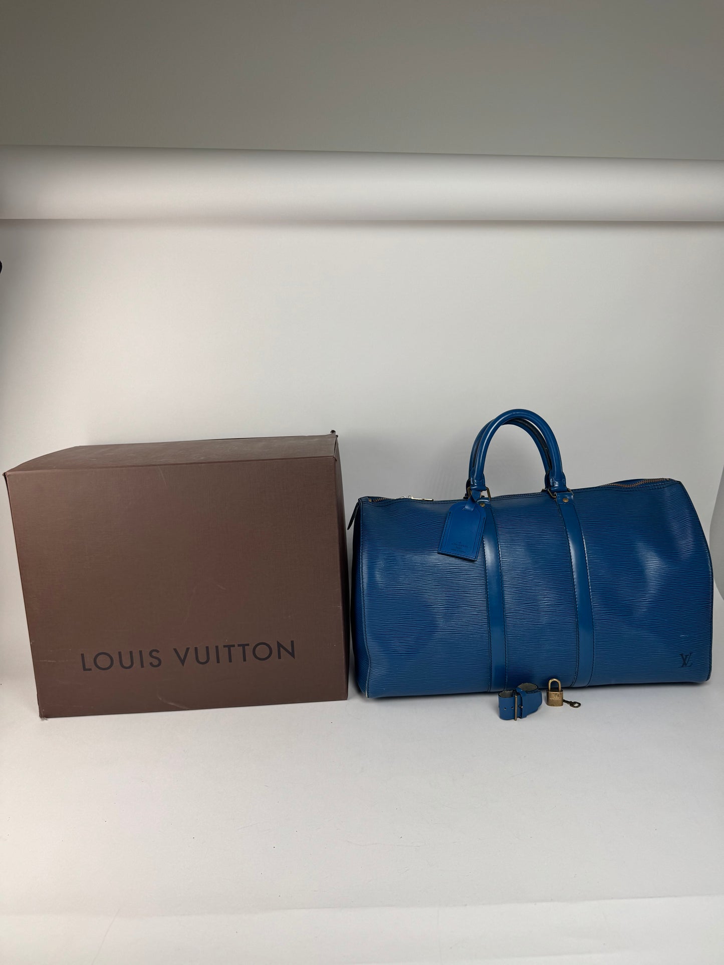 Sac de sport vintage Louis Vuitton en cuir EPI bleu