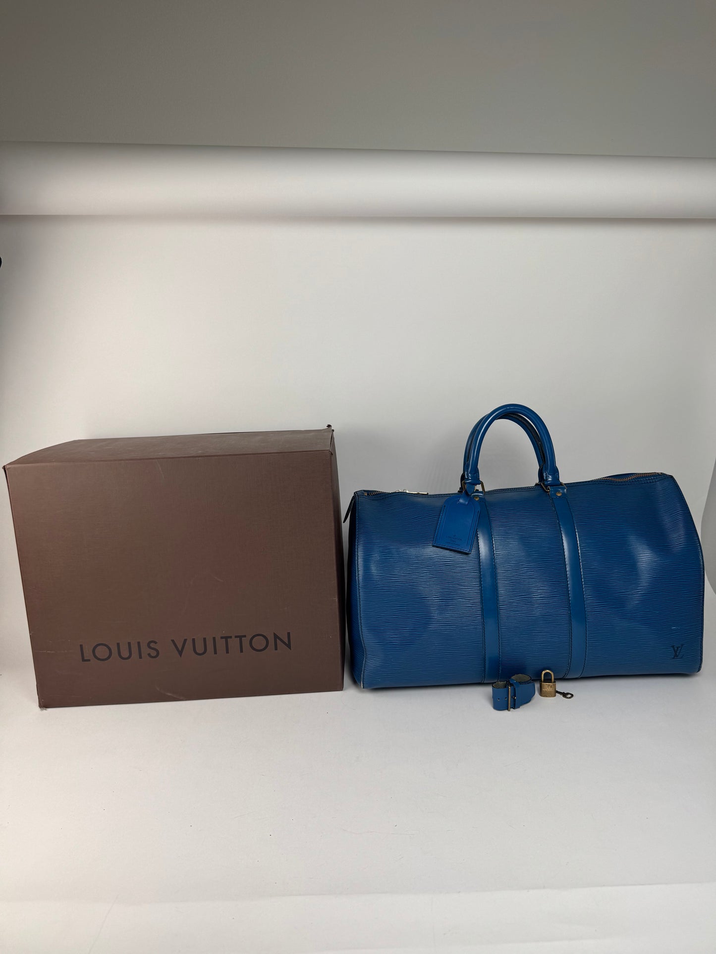 Sac de sport vintage Louis Vuitton en cuir EPI bleu
