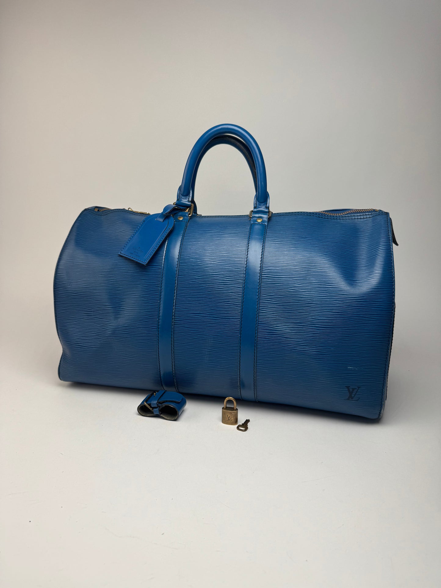 Sac de sport vintage Louis Vuitton en cuir EPI bleu