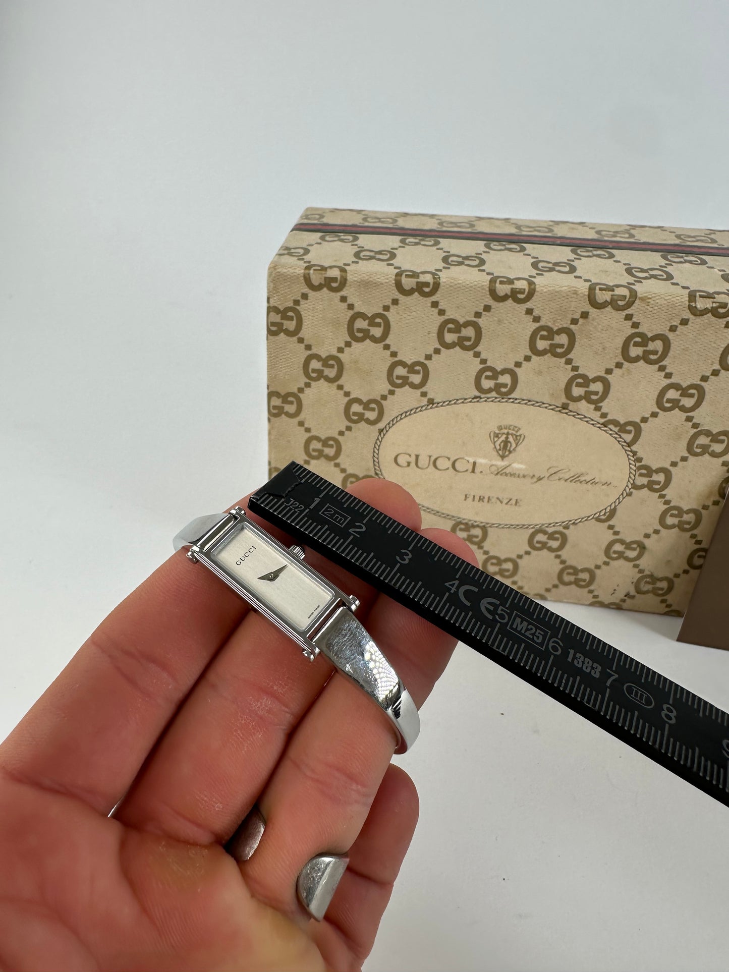 Vintage Gucci Silver-Tone Bangle Ladies Watch Model 1500L