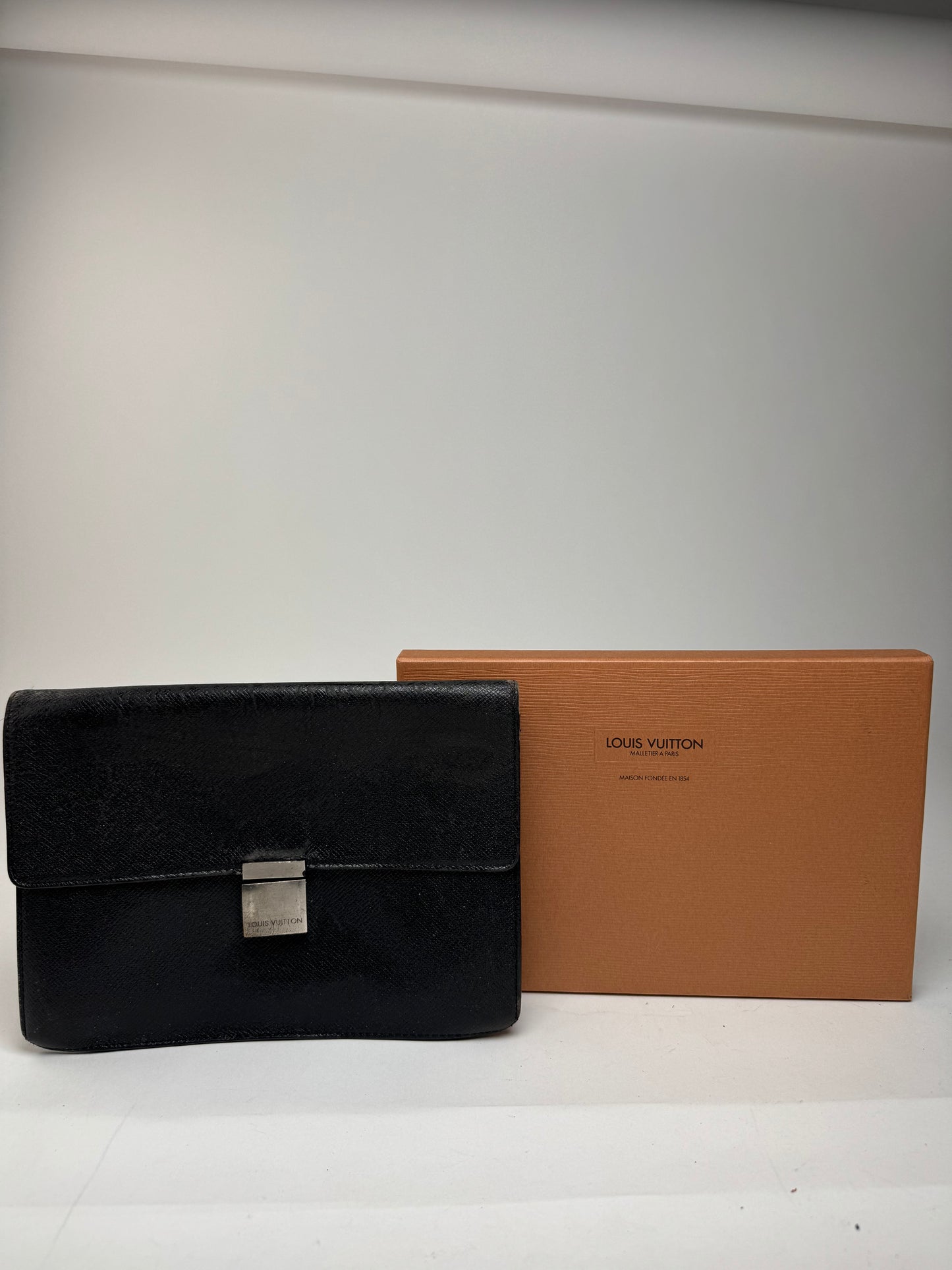 Vintage Louis Vuitton Taiga Leather Clutch Green