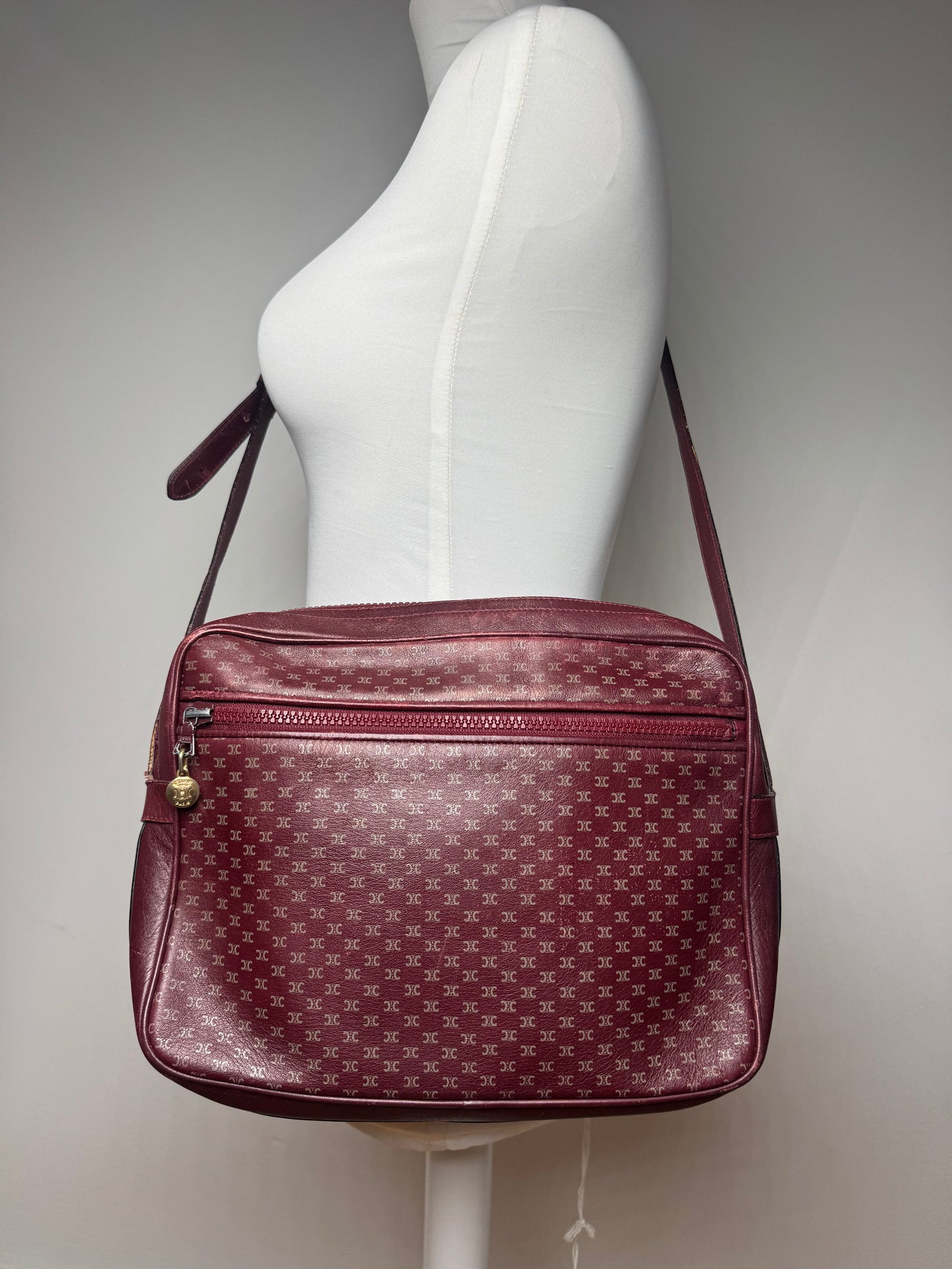 Sac vintage en cuir monogramme Céline Triomphe violet