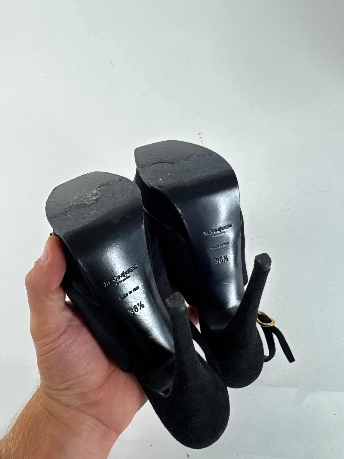 Vintage Yves Saint Laurent Suede pumps