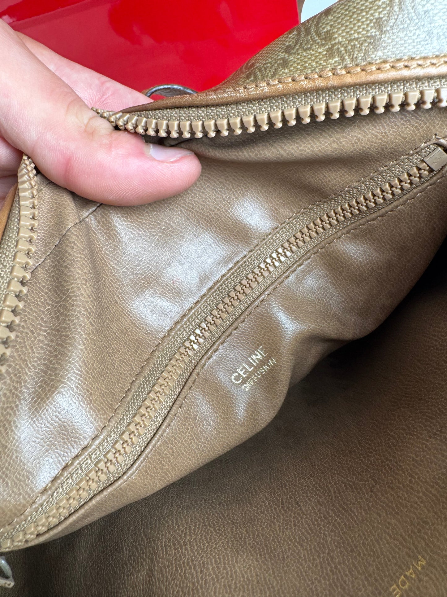 Sac Triomphe vintage en cuir monogramme Céline beige