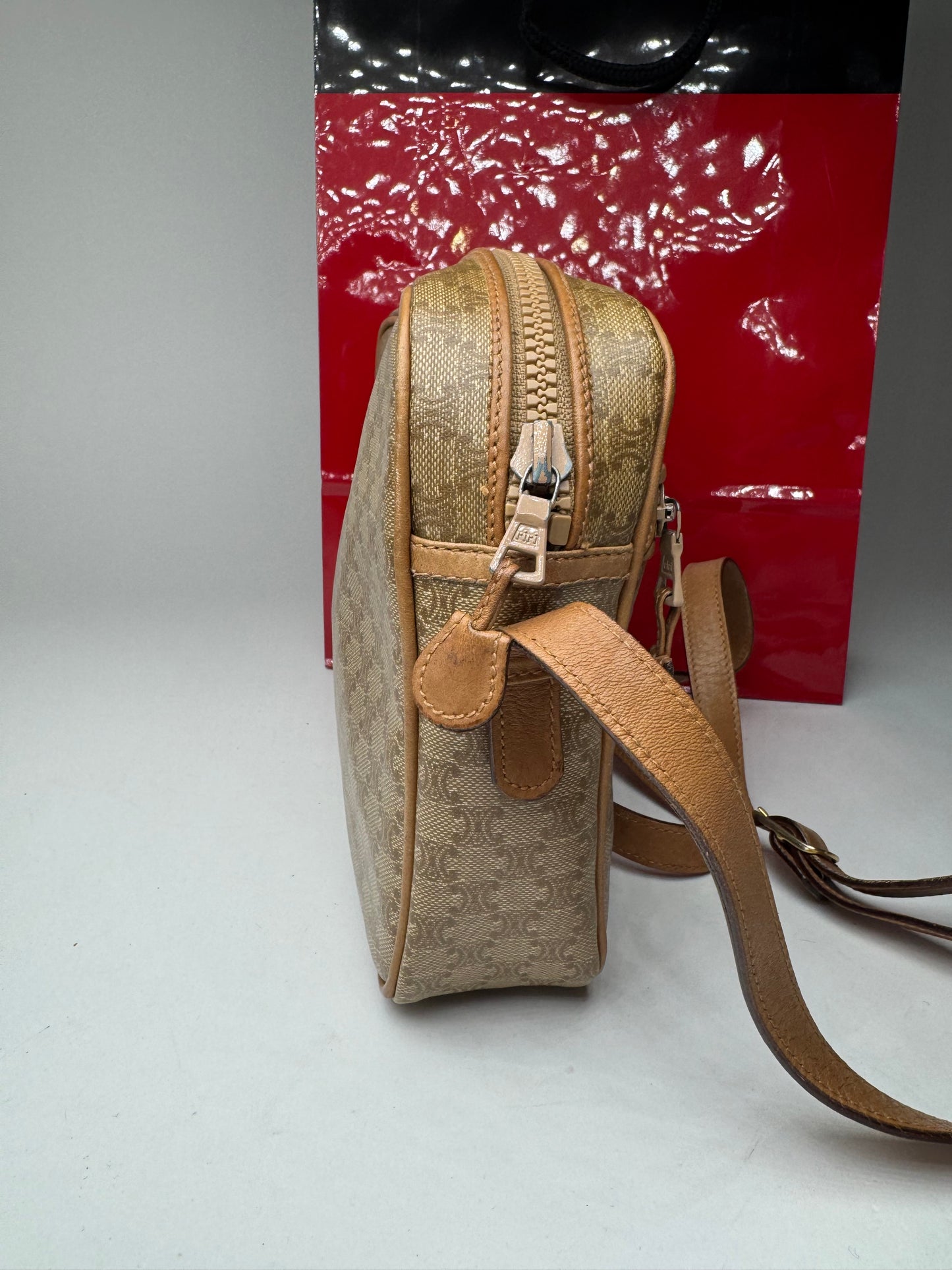 Sac Triomphe vintage en cuir monogramme Céline beige