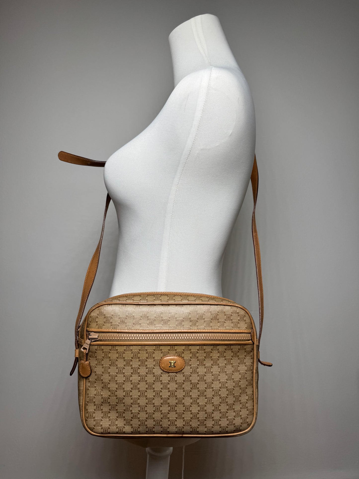Sac Triomphe vintage en cuir monogramme Céline beige