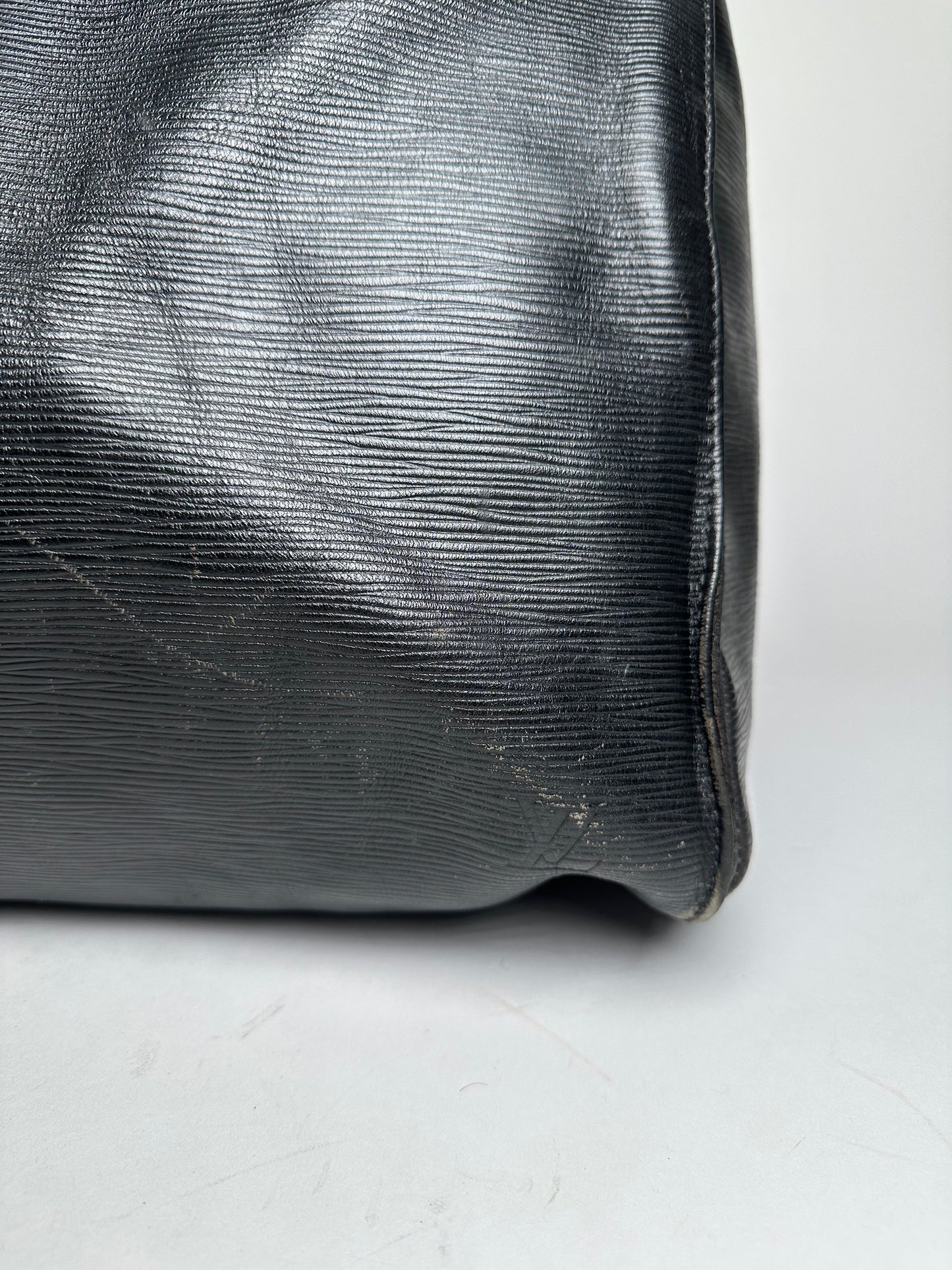 Vintage Louis Vuitton EPI Leather 60 Keepball Black