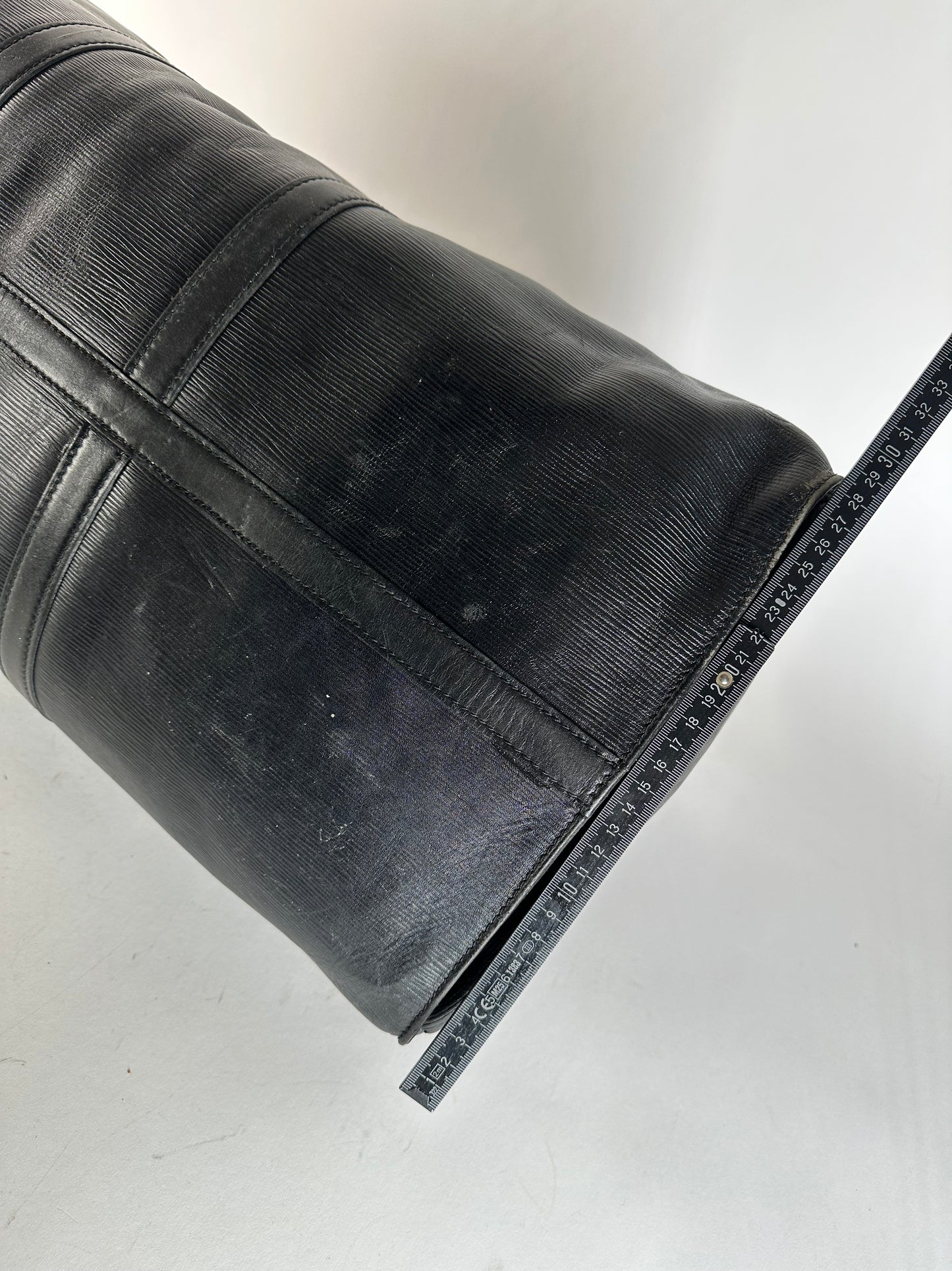 Vintage Louis Vuitton EPI Leather 60 Keepball Black