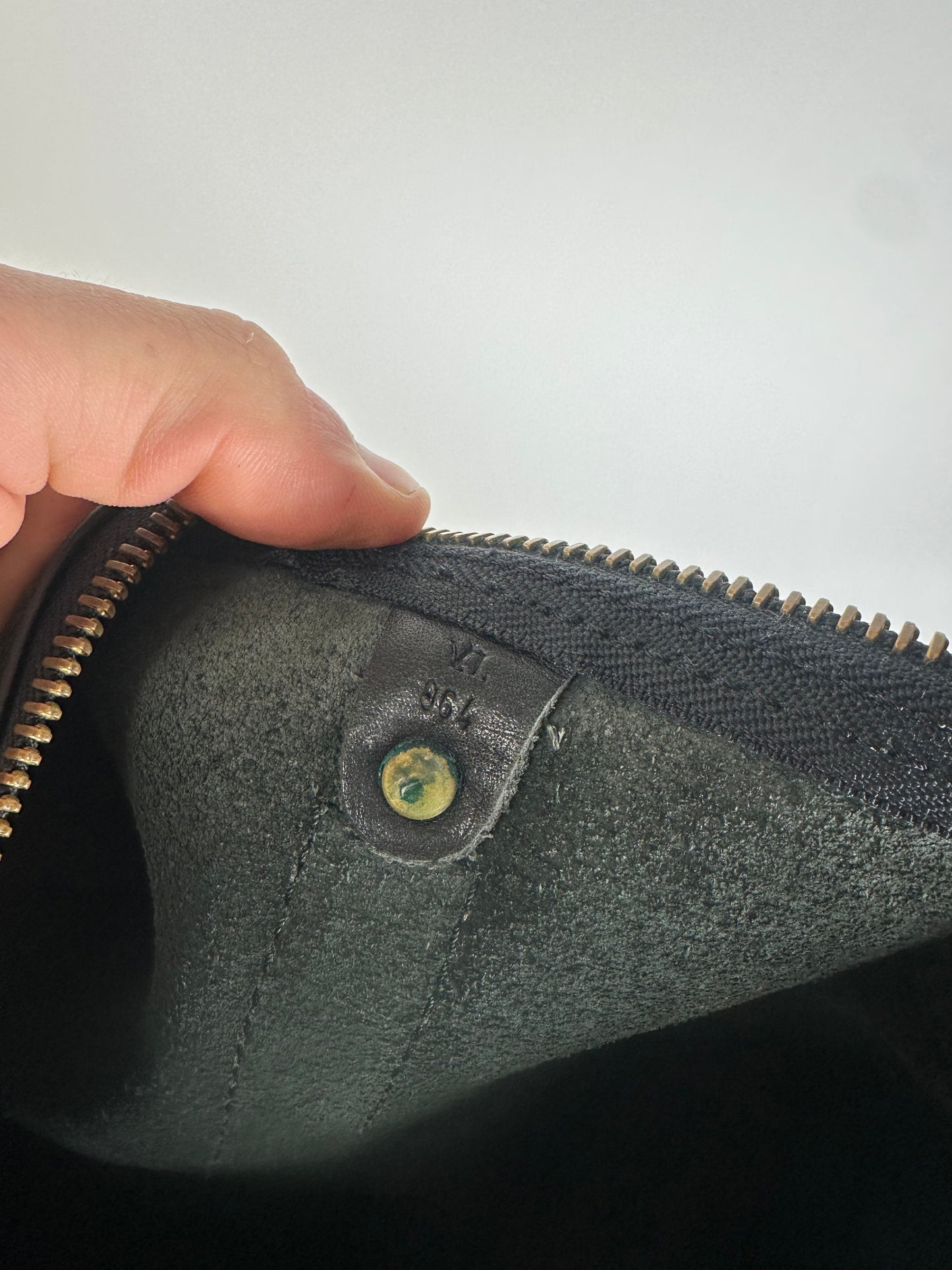 Vintage Louis Vuitton EPI Leather 60 Keepball Black