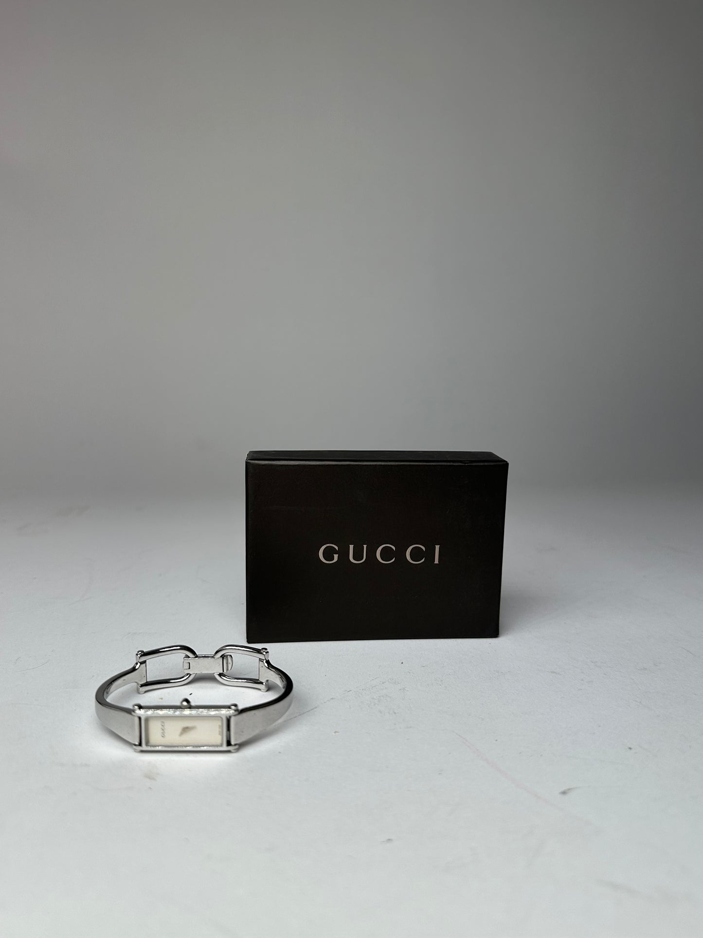 Vintage Gucci 1500L Stainless Steel Bangle Watch Silver White Dial