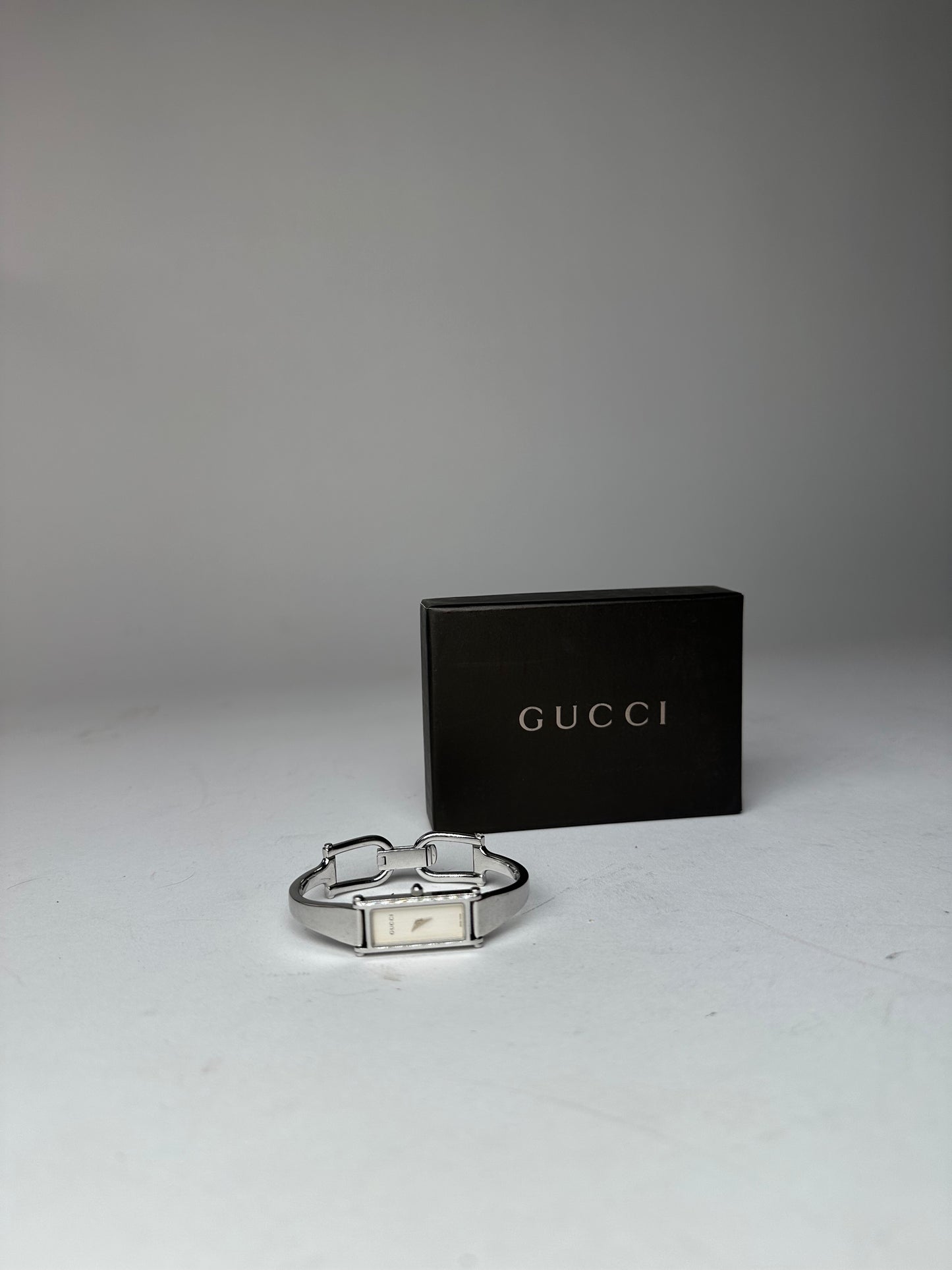 Vintage Gucci 1500L Stainless Steel Bangle Watch Silver White Dial