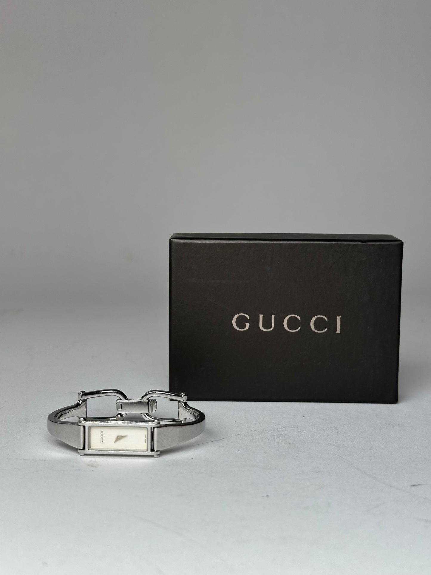 Vintage Gucci 1500L Stainless Steel Bangle Watch Silver White Dial