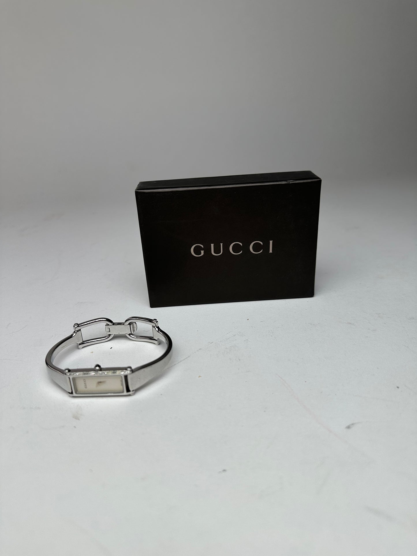 Vintage Gucci 1500L Stainless Steel Bangle Watch Silver White Dial
