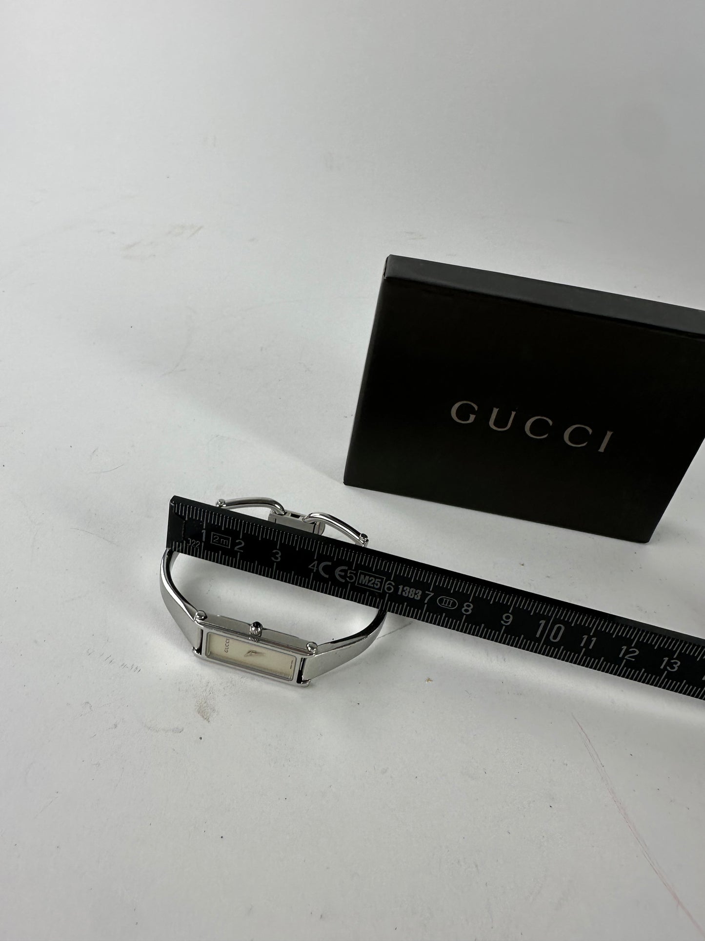 Vintage Gucci 1500L Stainless Steel Bangle Watch Silver White Dial