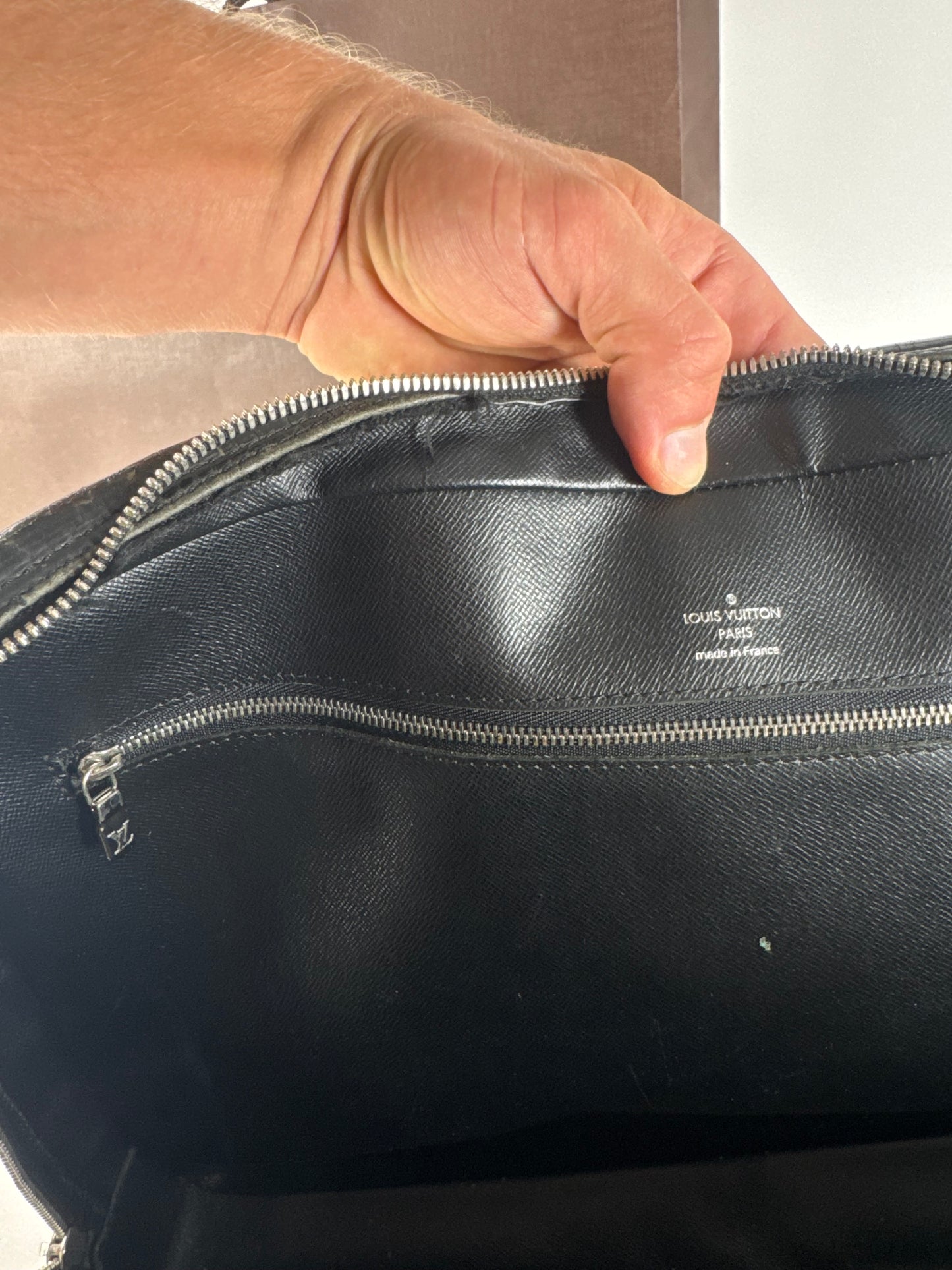 Sac vintage Louis Vuitton EPI en cuir noir