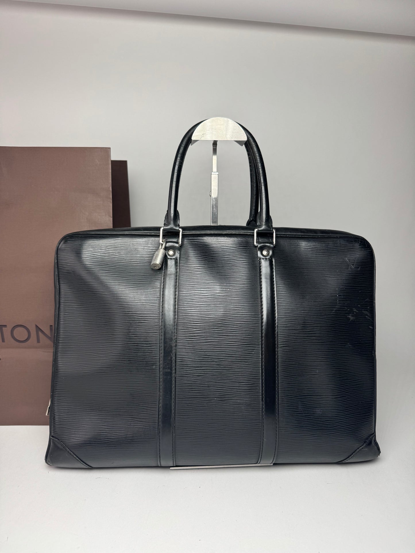 Sac vintage Louis Vuitton EPI en cuir noir