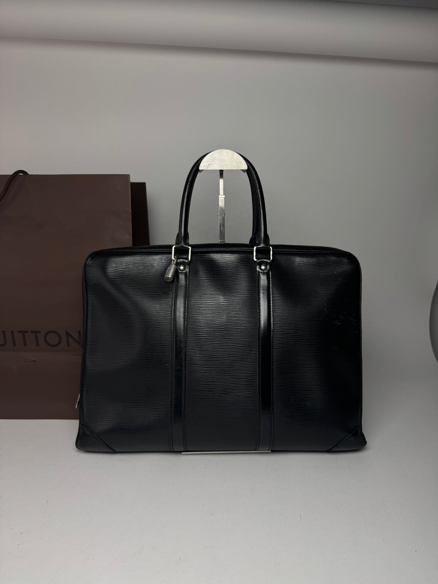 Sac vintage Louis Vuitton EPI en cuir noir