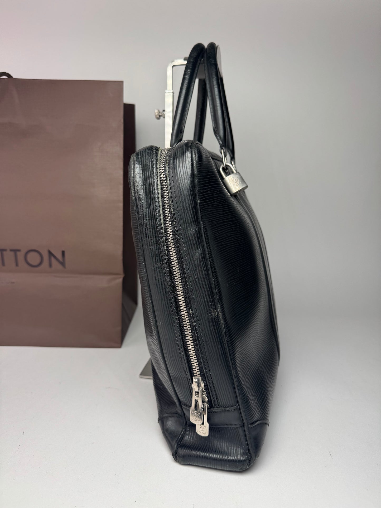 Sac vintage Louis Vuitton EPI en cuir noir