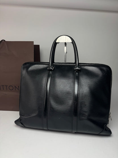 Sac vintage Louis Vuitton EPI en cuir noir