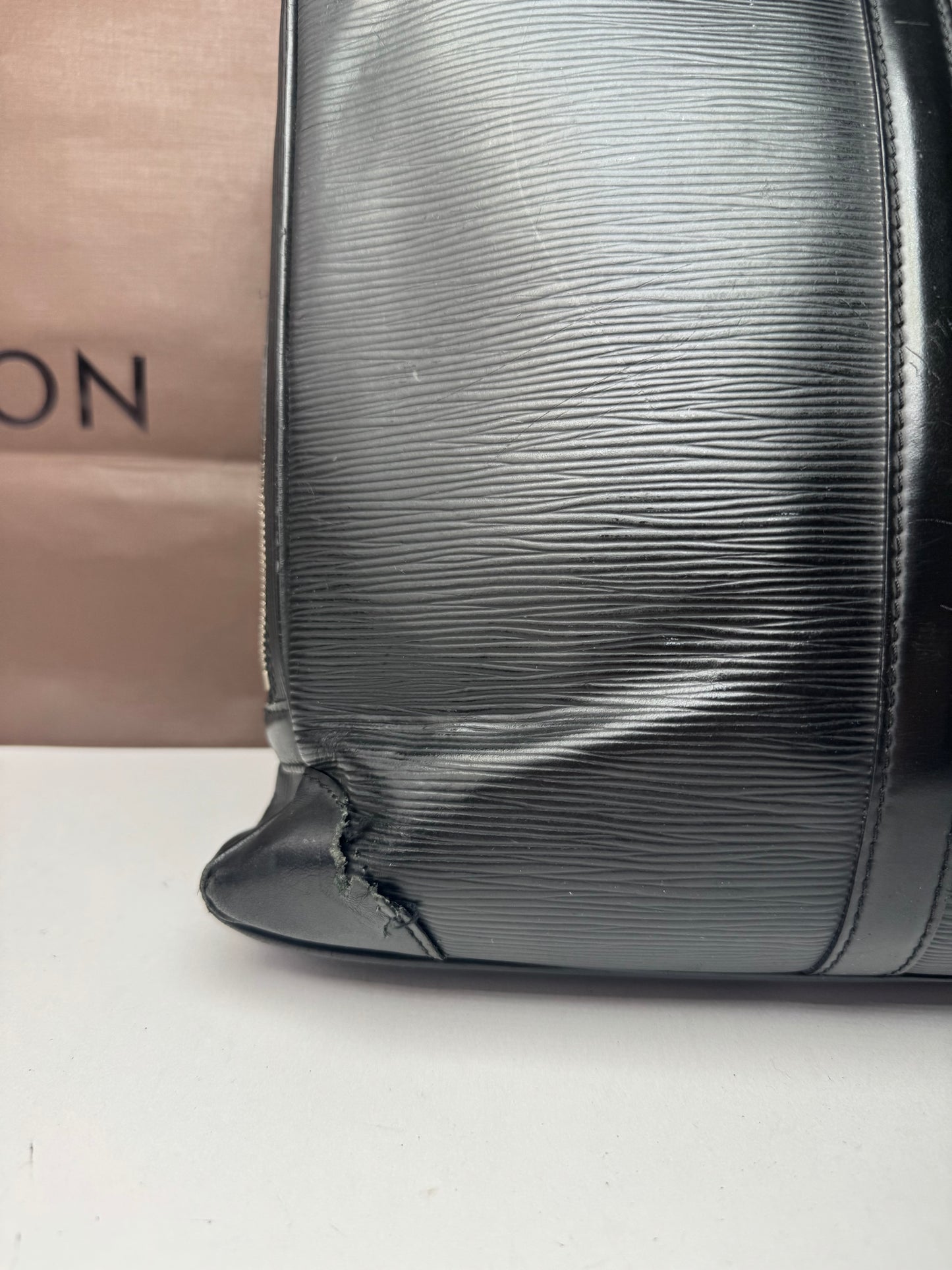 Sac vintage Louis Vuitton EPI en cuir noir