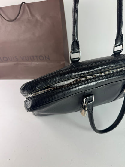 Sac vintage Louis Vuitton EPI en cuir noir