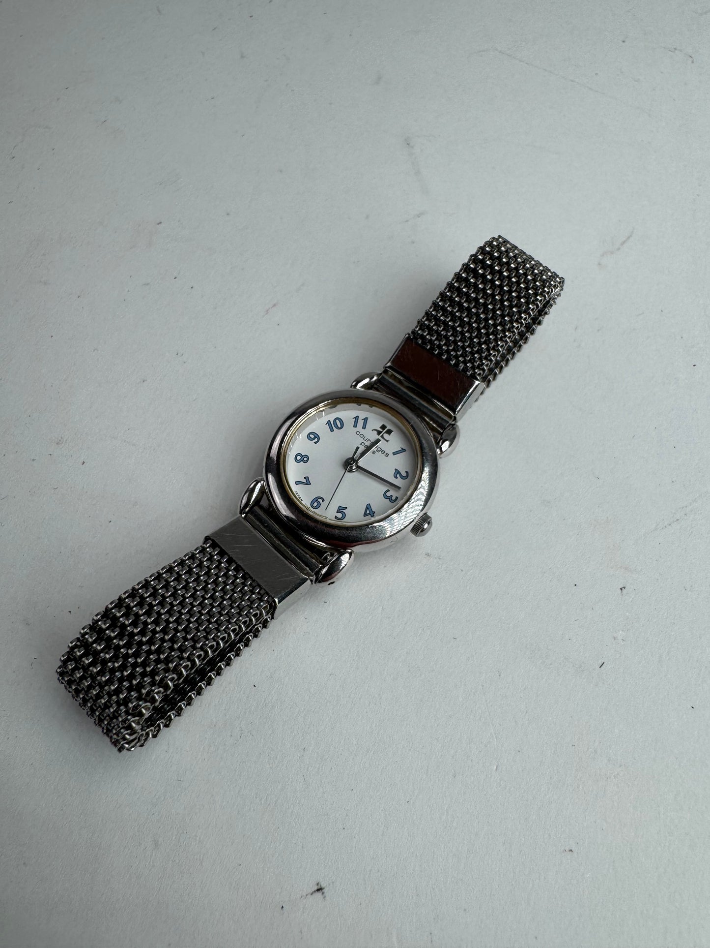 Montre à quartz vintage Courreges en métal argenté