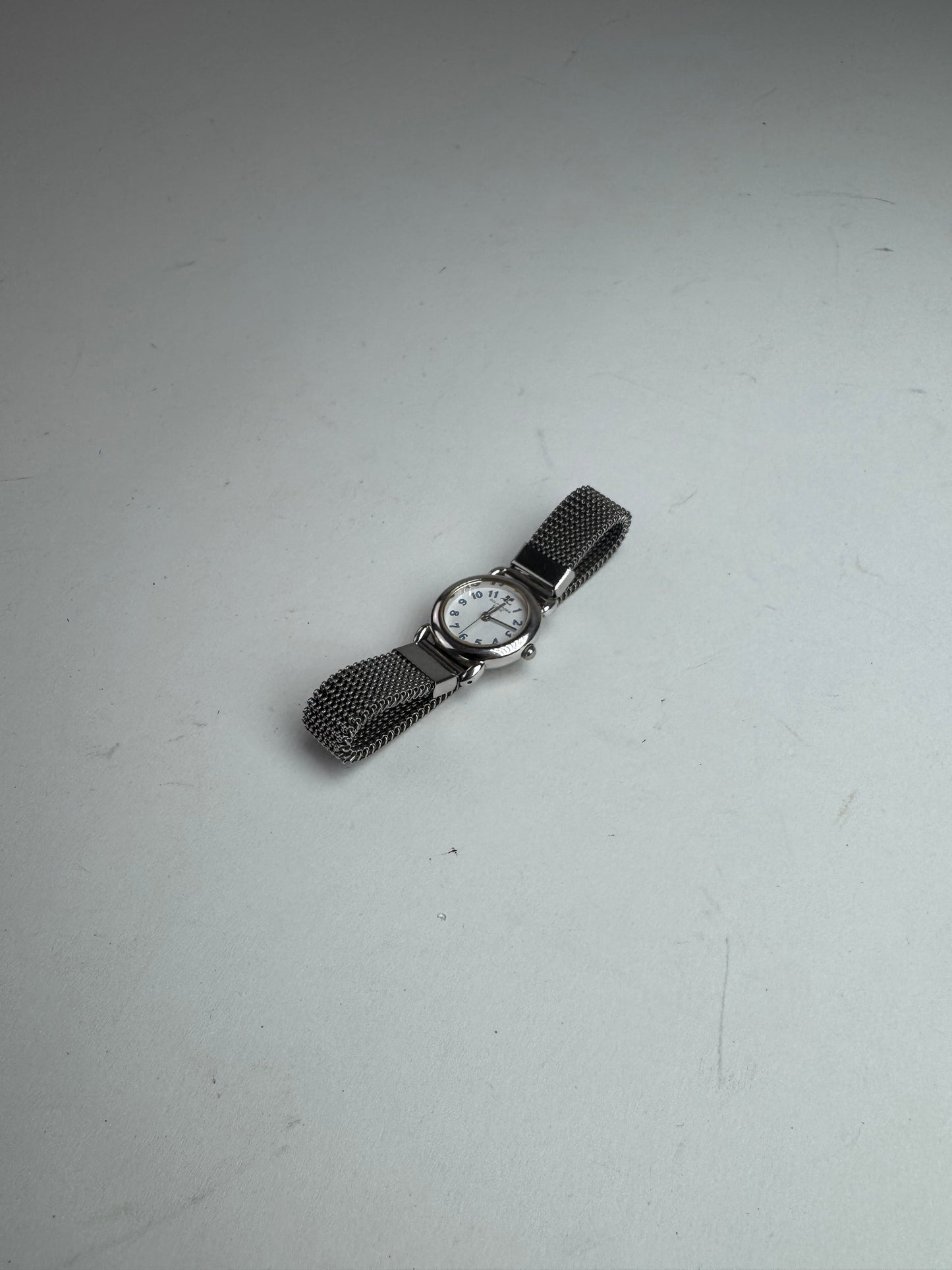 Montre à quartz vintage Courreges en métal argenté