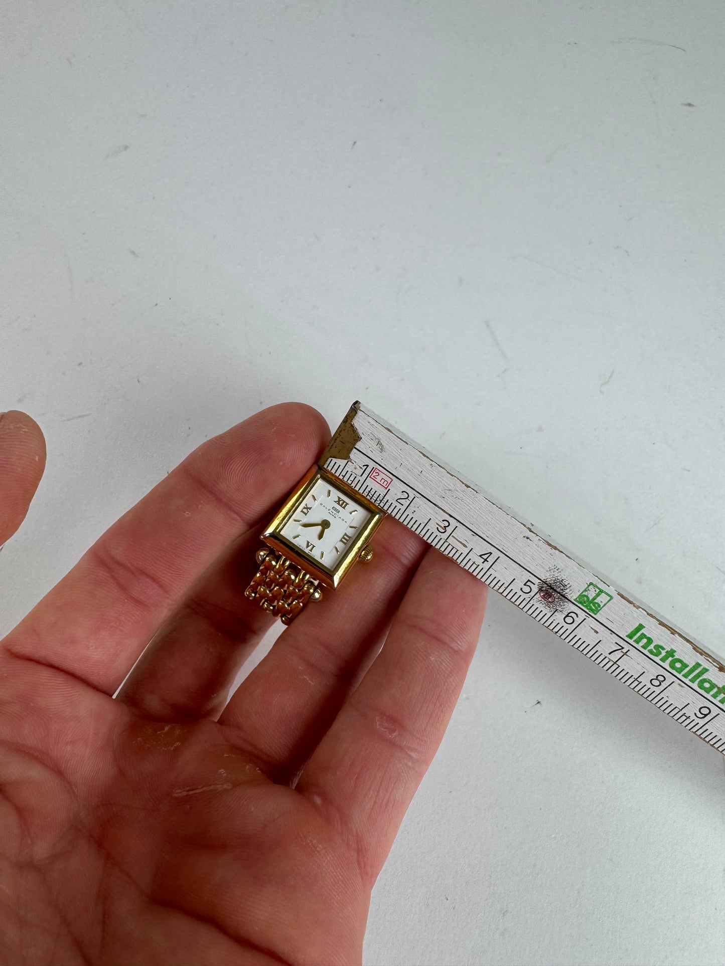 Montre à quartz vintage Balenciaga en acier doré