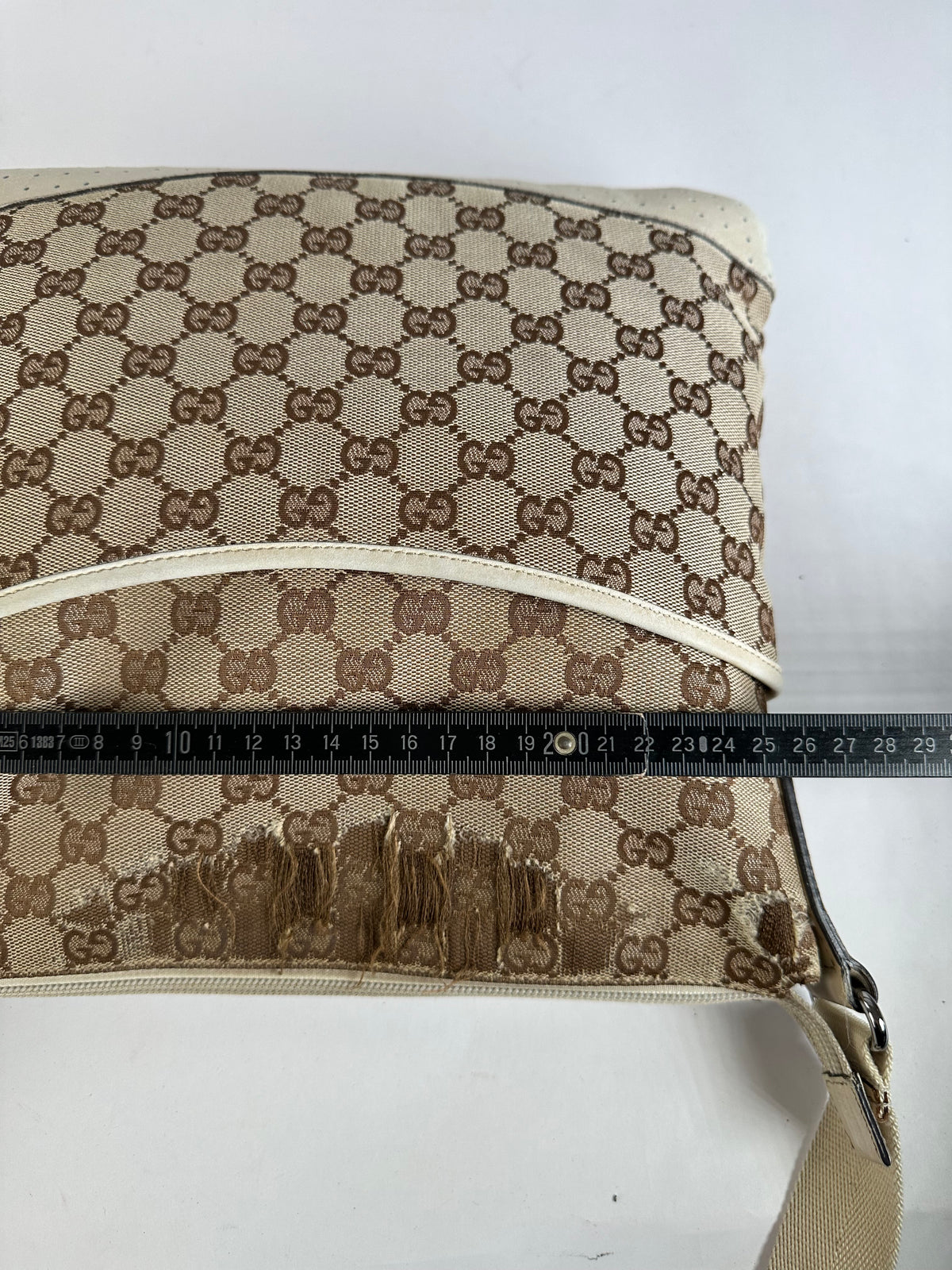 Vintage Gucci GG Monogram Canvas Crossbody Bag Early 2000s Beige Brown